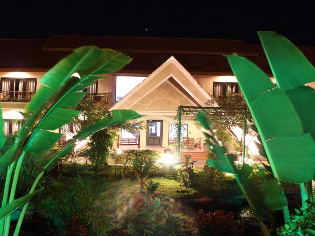 Daosavanh Resort & Spa Hotel Savannakhet Exterior photo