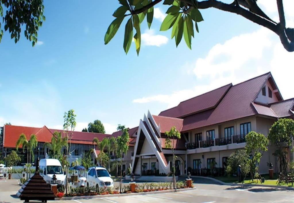 Daosavanh Resort & Spa Hotel Savannakhet Exterior photo